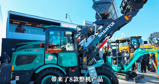 中国路面机械网带大家走进山推股份展区，感受现场精彩！