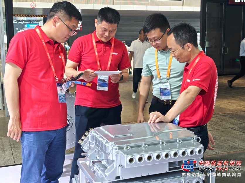 以硬核科技驱动产业变革,盘毂工程机械天团长沙亮剑