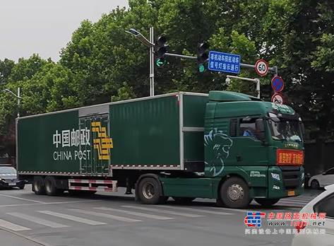 护航梦想征途，礼赞锦绣未来！中国重汽为万千学子高考加油！