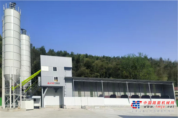 方圆HZS180D型搅拌站强劲支撑霍山至英山绿色工程建设