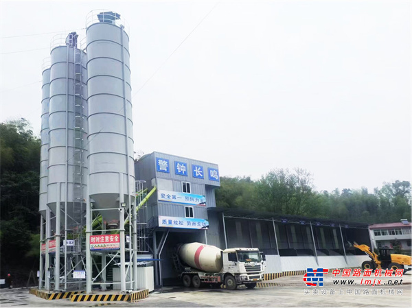 方圆HZS180D型搅拌站强劲支撑霍山至英山绿色工程建设