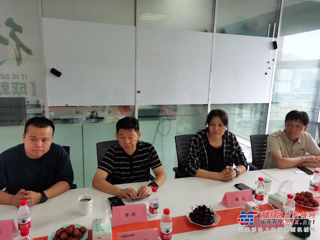 新乡市红旗区人大常委会李炜一行到访开云官方入口
