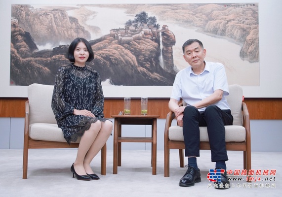 中国路面机械网专访公路养护装备国家工程研究中心主任/高远路业集团董事长刘廷国