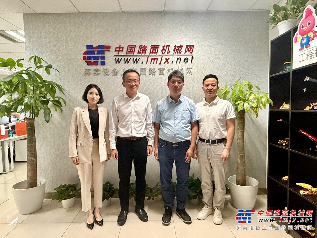 马来西亚征阳重工总裁戴良麟一行到访中国路面机械网