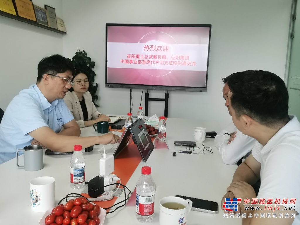 马来西亚征阳重工总裁戴良麟一行到访中国路面机械网