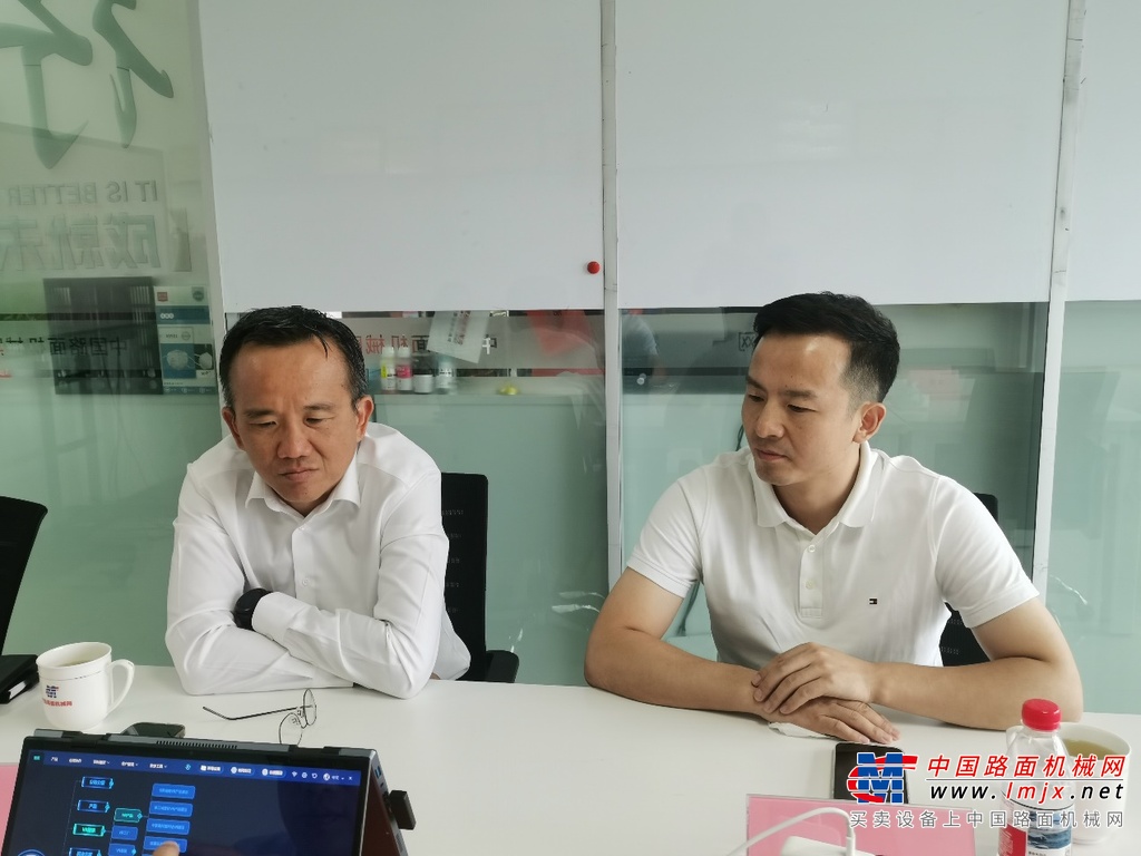 马来西亚征阳重工总裁戴良麟一行到访中国路面机械网