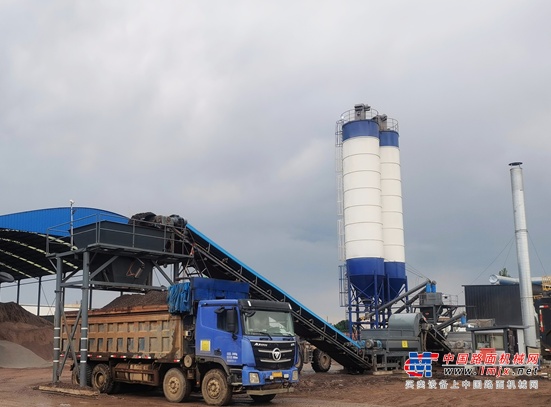 雅鲁藏布江下游水电项目进藏“先行官”：派墨公路建设获山推建友助力