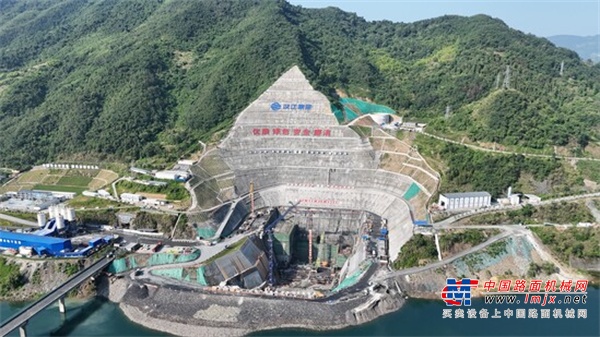 精准到毫米级！中联重科起重机成功吊装国内最大抽水蓄能机组座环
