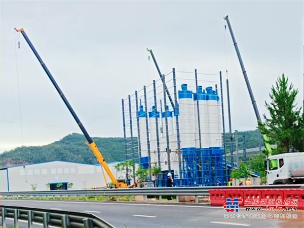 跨越千里焕新颜|山推建友搅拌站改造再立新标杆应用慧坪高速建设