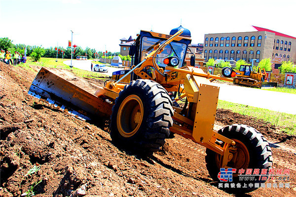 筑养路机械迎重大利好，1.5万亿农村公路基建蓝图绘就