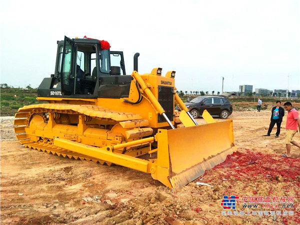 筑养路机械迎重大利好，1.5万亿农村公路基建蓝图绘就
