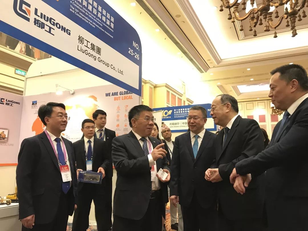 第十届国际基础设施投资与建设高峰论坛，柳工展台受多方关注
