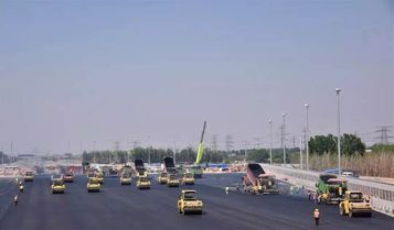 宝马格压路机现身“新国门”，助力打造“新国门第一路”！