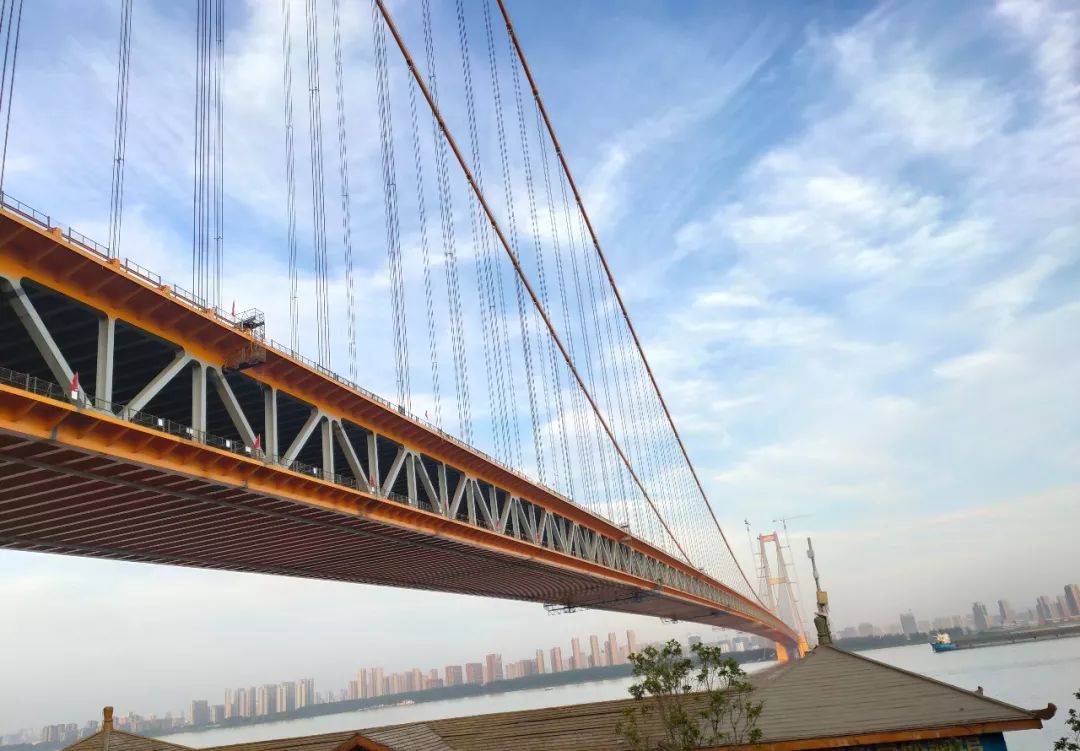 三一设备助力世界最大跨度双层公路悬索桥建设