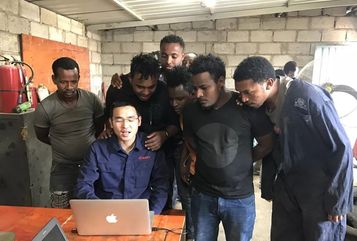 三一：到非洲去丨他驻非7年：皮肤黑了，感情深了
