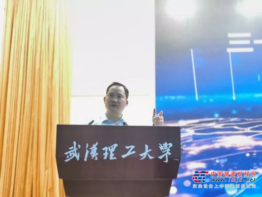 三一重卡董事长梁林河应邀在武汉理工大学发表主题演讲