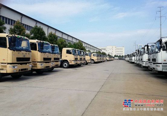 全国政协委员、湖南省政协副主席胡旭晟一行到湖南华菱•星马参观调研