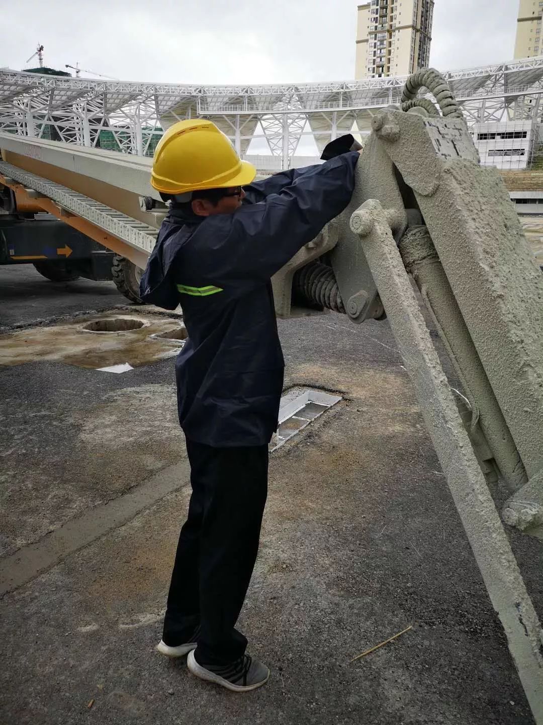 徐工高空作业平台服务万里行走进云贵地区