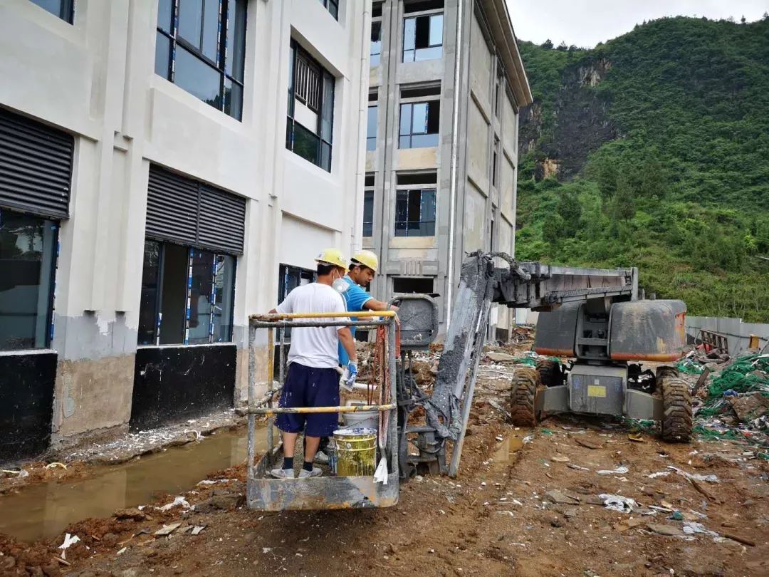 徐工高空作业平台服务万里行走进云贵地区