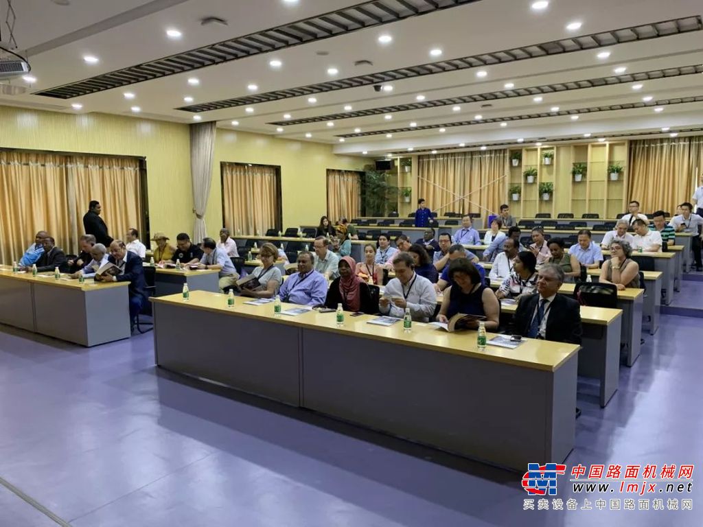喜迎四海宾朋 外国驻华使节团到访南方路机