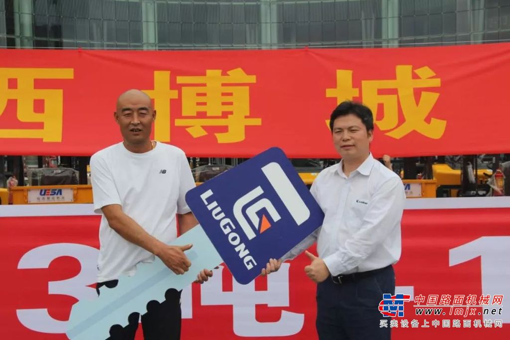 可喜可贺，柳工叉车迅捷交付某知名物流公司大批量订单！