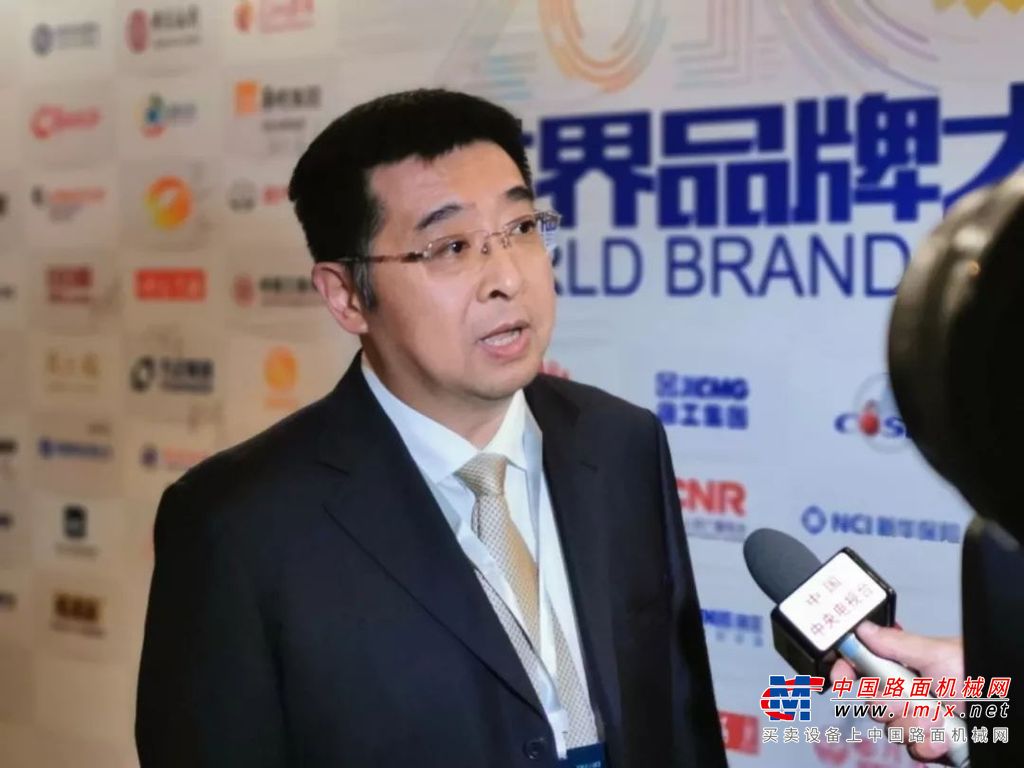 713.65亿！徐工再摘《中国500最具价值品牌》行业桂冠!