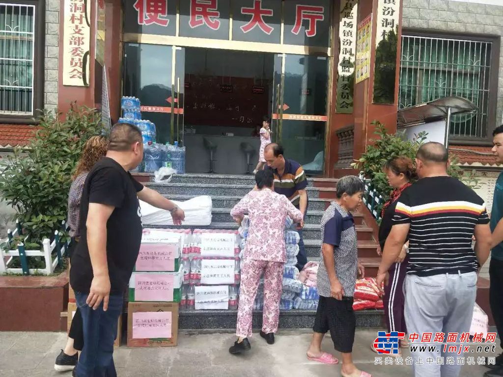 利勃海尔:大难无情人有情，与灾区人民心连心