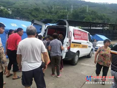 利勃海尔:大难无情人有情，与灾区人民心连心