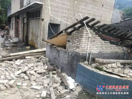 利勃海尔:大难无情人有情，与灾区人民心连心