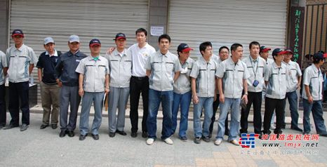 利勃海尔:大难无情人有情，与灾区人民心连心