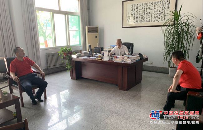 三一路面机械服务万里行起航泉城
