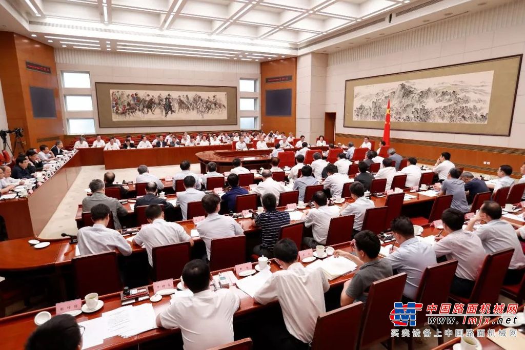 总理在中南海召开座谈会，王民作为制造业唯一代表出席并发言