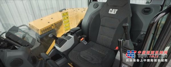 酷暑难耐？新一代CAT®挖掘机驾驶室帮你智能避暑！