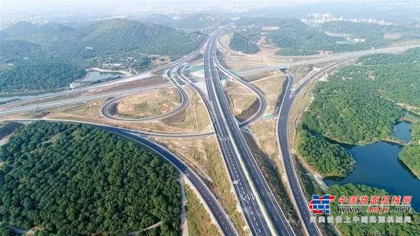 ​这个“第一”了不起！三一助力杭绍甬高速复线建设