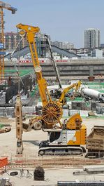 百年丰台站原址即将建成京城第一大站，两台宝峨抓斗担当连续墙施工主力
