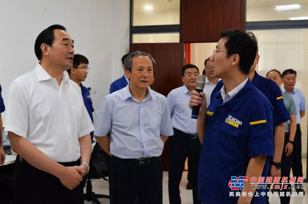 徐州市委书记周铁根一行视察徐工汽车智能化研发基地
