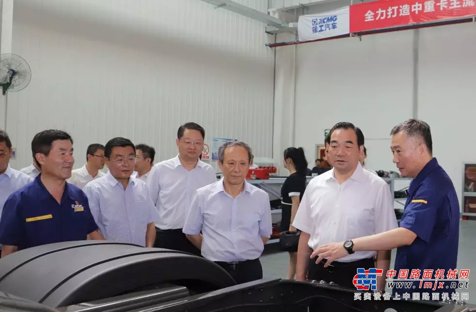 徐州市委书记周铁根一行视察徐工汽车智能化研发基地