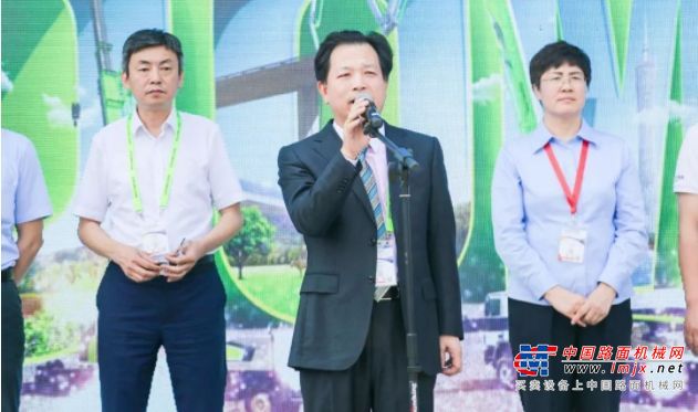 中联重科高机两款新品全球首发，现场共签订3000万大单