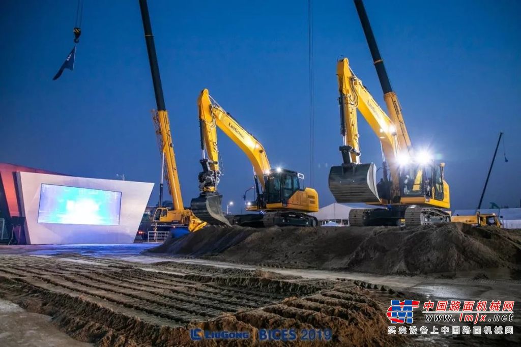 BICES纵览柳工 科技智能化设备绽放工业力量之美