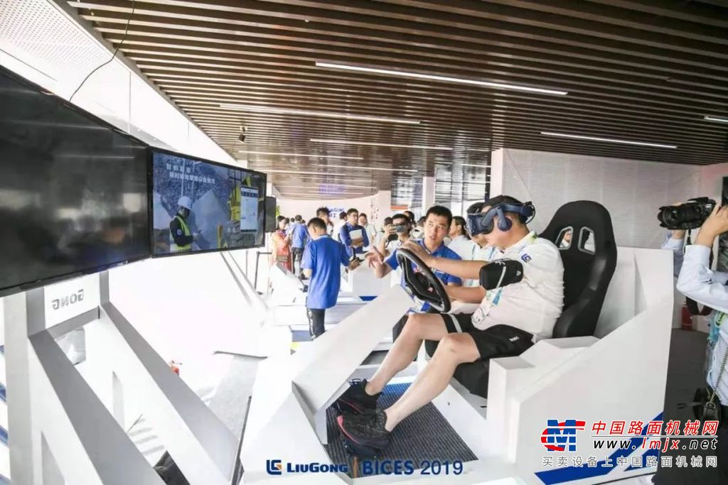 BICES纵览柳工 科技智能化设备绽放工业力量之美