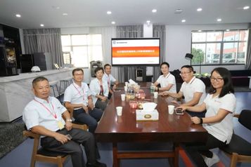 南方路机搅拌学院举行长沙盛泓机械有限公司教具捐赠仪式