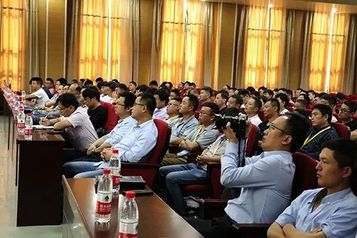 山东临工喜迎八方来客 积极备战全国大赛