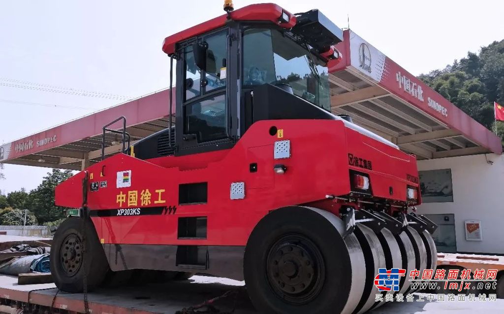 首发！徐工首批中国红尊贵限量版压路机今日先后落地安徽、广东等地！