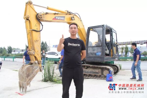 安徽淮安用户肖老板：我的三台玉柴挖掘机品质非常过硬！
