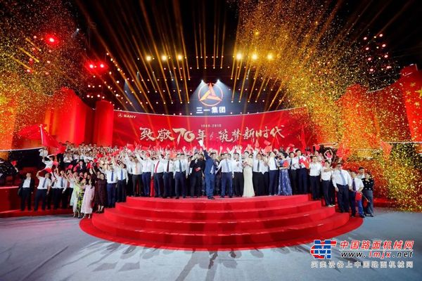 超燃！三一集团万人大合唱，集体告白“祖国万岁”
