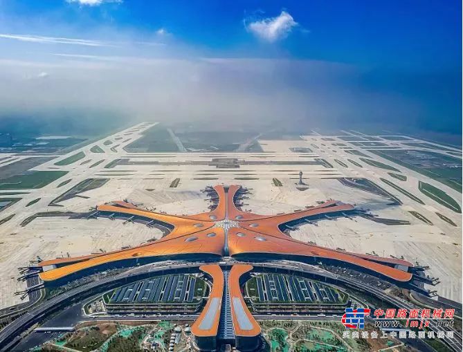 可节约30%施工成本！北京大兴国际机场背后的高空作业设备