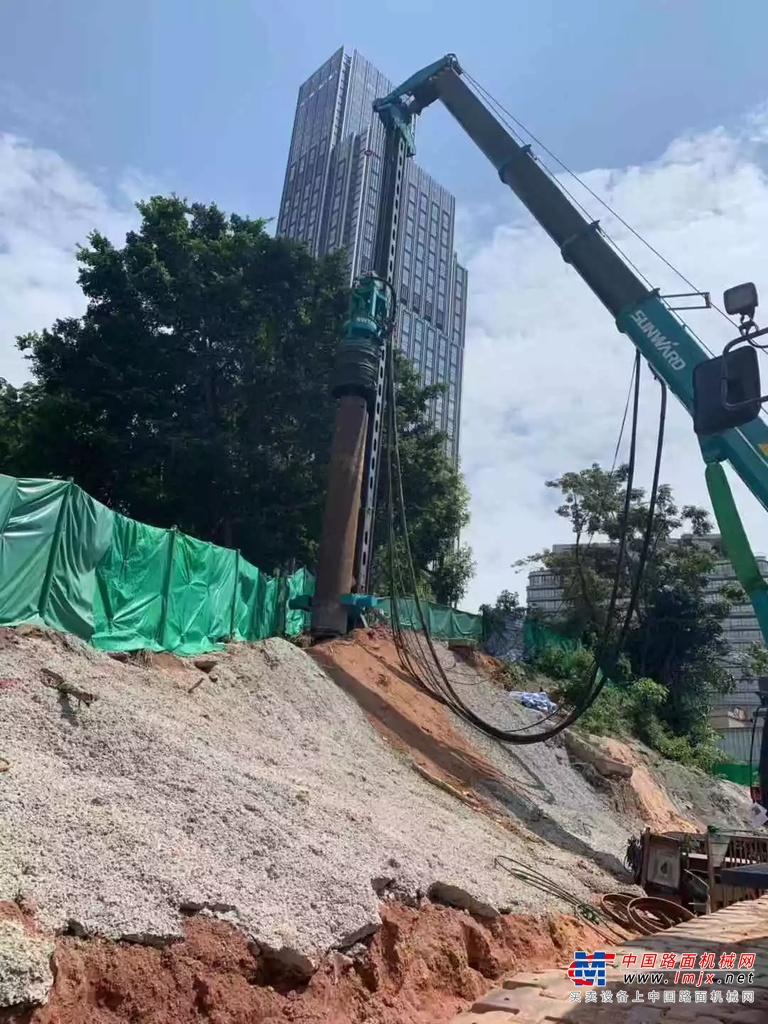 山河智能“吊炮”成功打响市场第一炮