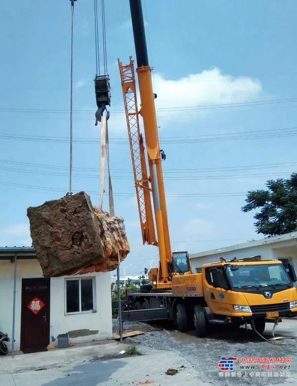 礼赞70年，看徐工起重机如何成为城市建设的主力担当