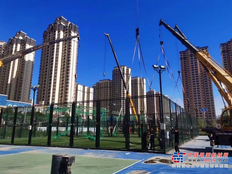 礼赞70年，看徐工起重机如何成为城市建设的主力担当