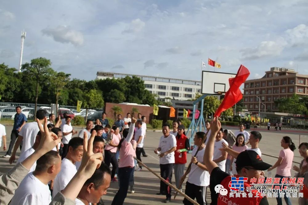 喜迎盛世华诞70载，厦工与新中国一路同行，共奋进！